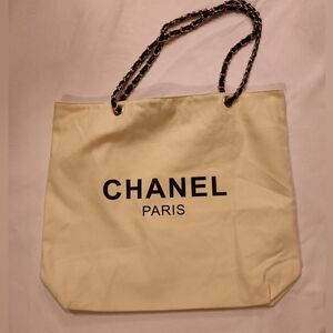 CHANEL 2019 Butter Yellow VIP Tote • Limited-Run Counter Exclusive Bag